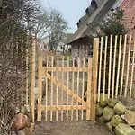Entzueckende Reetdachkate Am Feldrand Mit Kamin