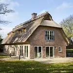 Entzueckende Reetdachkate Am Feldrand Mit Kamin *