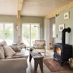 Hébergement de vacances Entzueckende Reetdachkate Am Feldrand Mit Kamin *