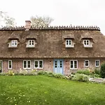 Entzueckende Reetdachkate Am Feldrand Mit Kamin *