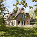 Hébergement de vacances Entzueckende Reetdachkate Am Feldrand Mit Kamin