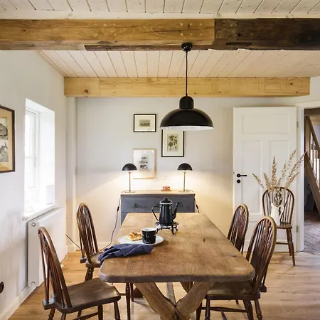 Prázdninový dům Entzueckende Reetdachkate Am Feldrand Mit Kamin Nieby (Nieby, Schleswig-Flensburg)