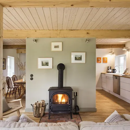 Entzueckende Reetdachkate Am Feldrand Mit Kamin Feriehus